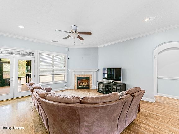 2nd image of 136 Judith Ln