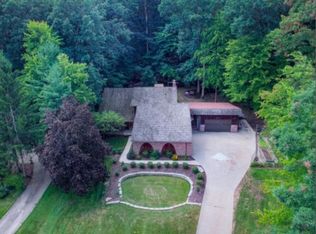 9942 Gatewood Dr, Brecksville, OH 44141