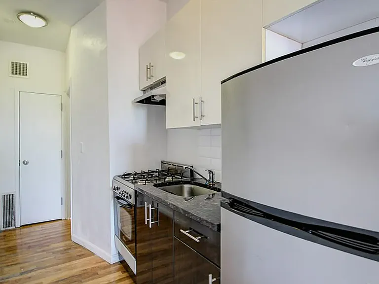 36 Cooper St #3C — Photo 5