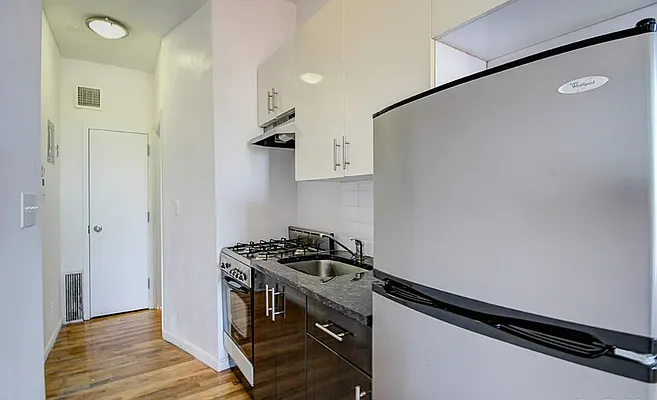 Rented by Farside Realty LLC | media 7