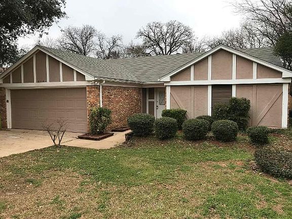 3rd image of 413 Thorn Wood Dr