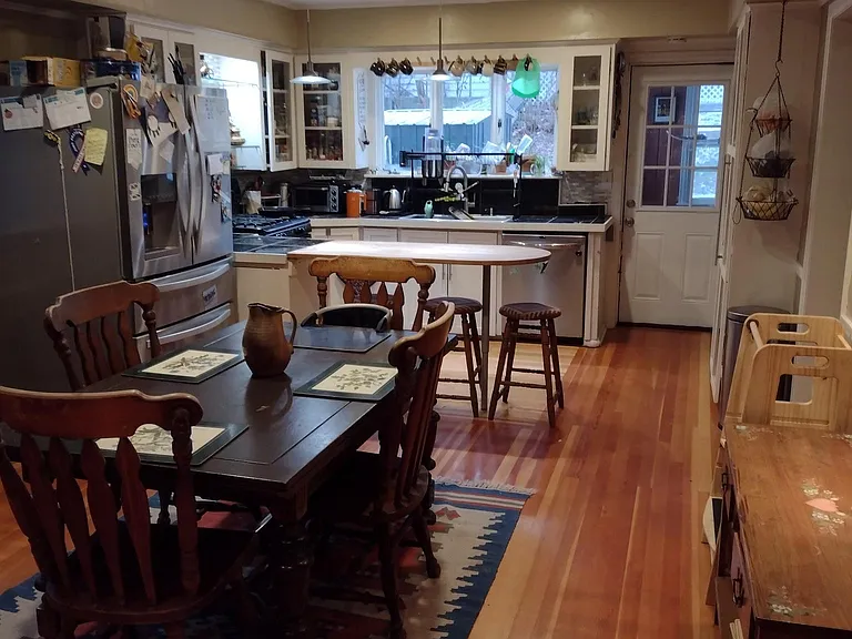 1072 University Pl #1 — Photo 3