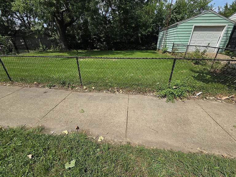 1524 W Kettelle St — Photo 17
