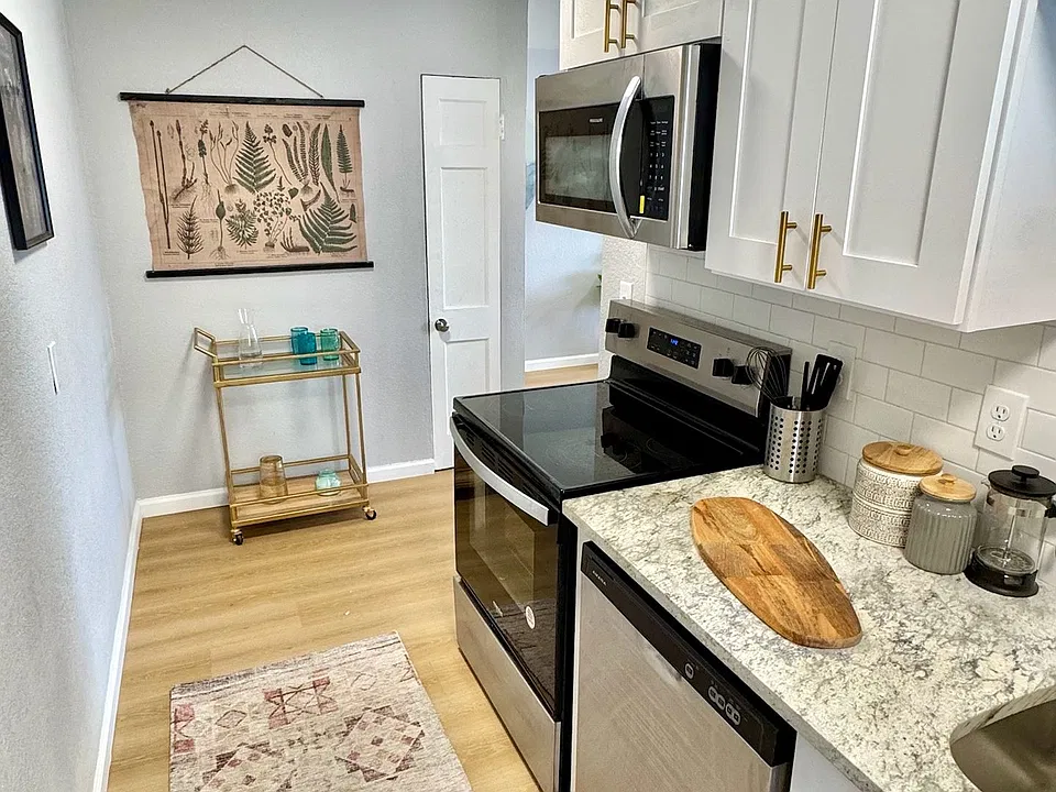2507 - 2515 Hampton Ave.