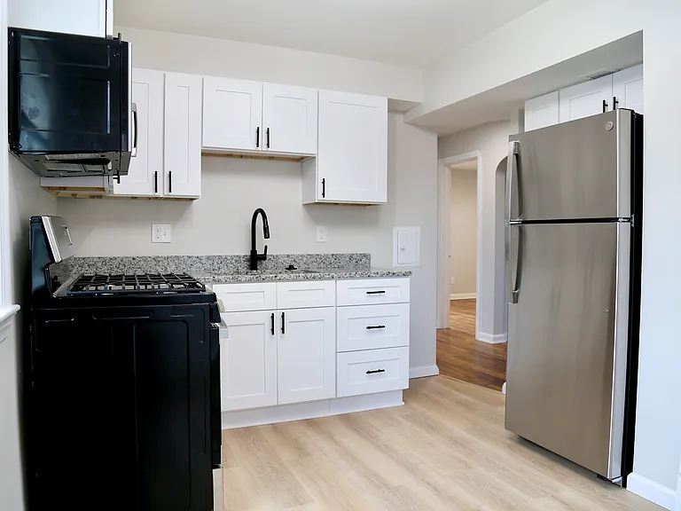 13613 Clifford Ave — Photo 7