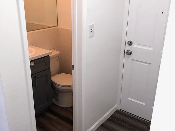 3rd image of 1138 1/2 S Holt Ave