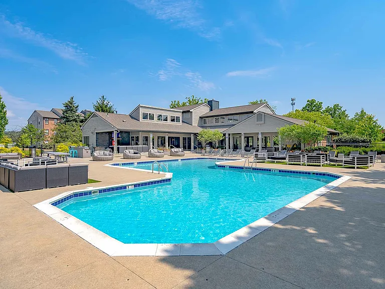 Grandview Apartments - Swimming Pool 2
