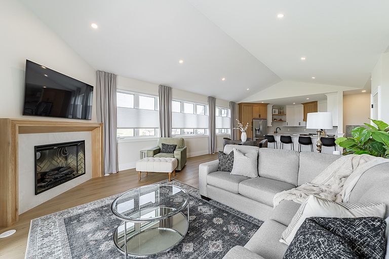 1st image of 8079 Wascana Gardens Cres