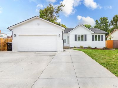 16320 E Eleven Mile Rd, Roseville, MI, 48066