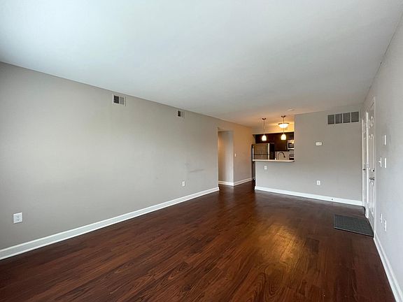 4th image of 445 W 9th St APT 201