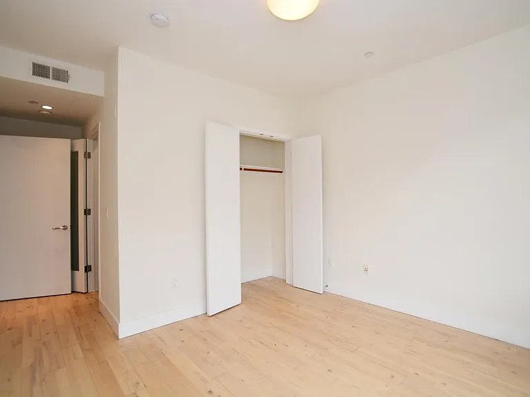 480 14th St #3 — Photo 19