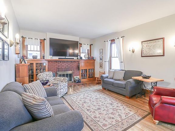 5th image of 2609 Felix St