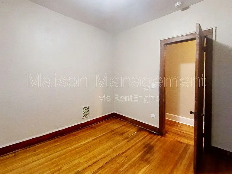 100 Laburnam Cres #1 — Photo 17