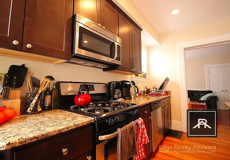 27 Montcalm Ave — Photo 2