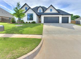 2401 Preserve Edge Dr, Edmond, OK 73034