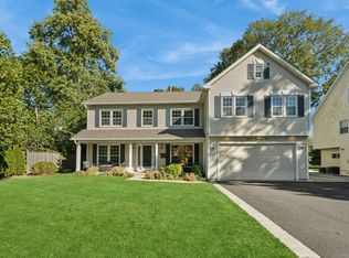 591 Greenwood Rd, Northbrook, IL 60062