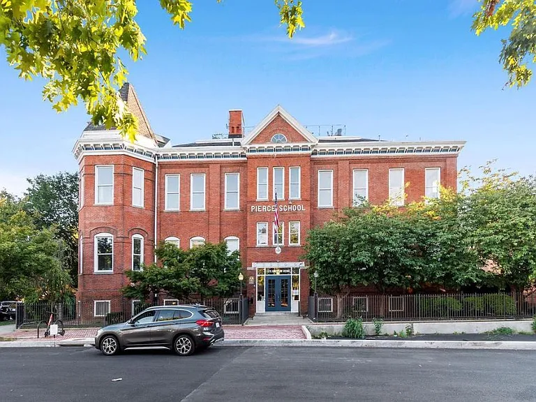 1375 Maryland Ave NE #D — Photo 11