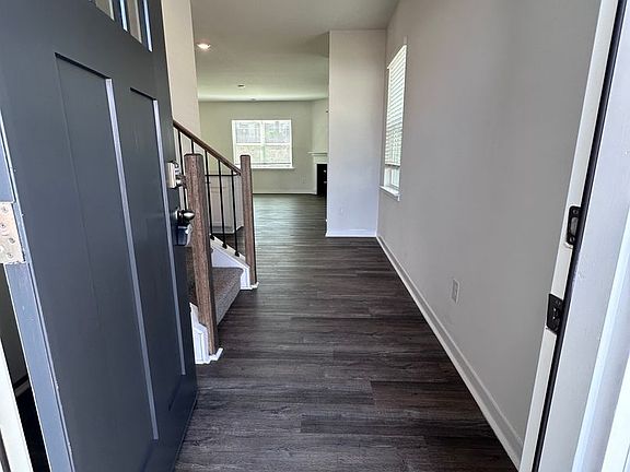 3rd image of 616 13th Avenue Dr NE