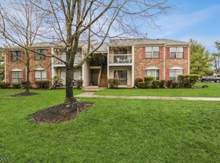 128 Crabapple Ln, Franklin Park, NJ 08823