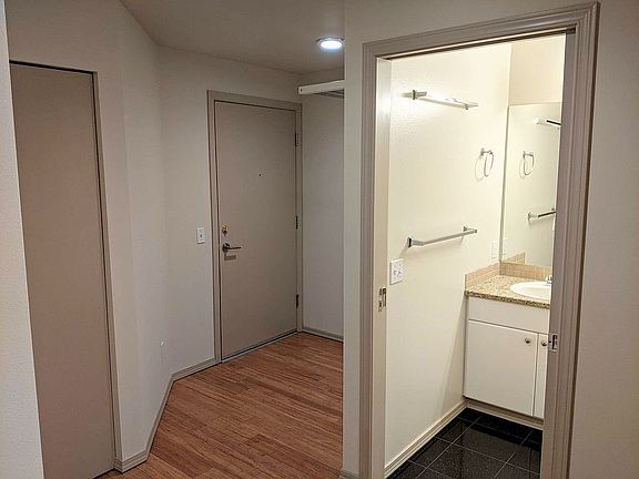 4th image of 323 Queen Anne Ave N APT 301