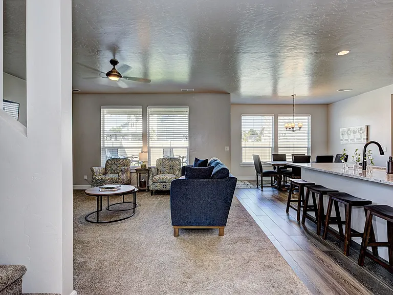 2580 E Blackstone Dr — Photo 8