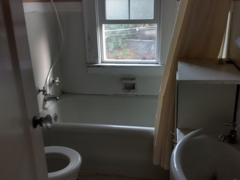 1st image of 201 E 9th St APT B6