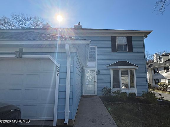 2nd image of 902 Buckingham Circle