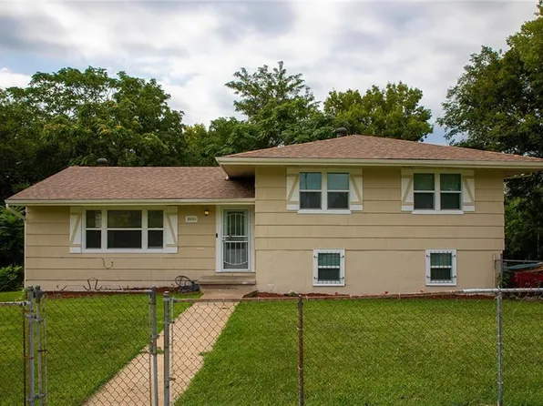 2801 E 52nd St, Kansas City, MO 64130