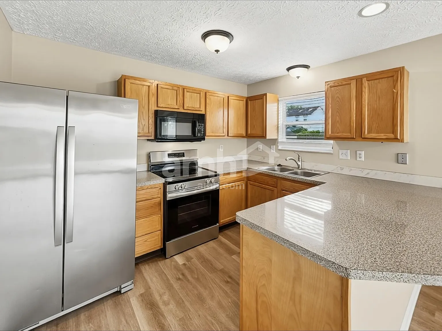 3 bed, 2.5 bath, 1408 sqft, $2,300 — Photo 3