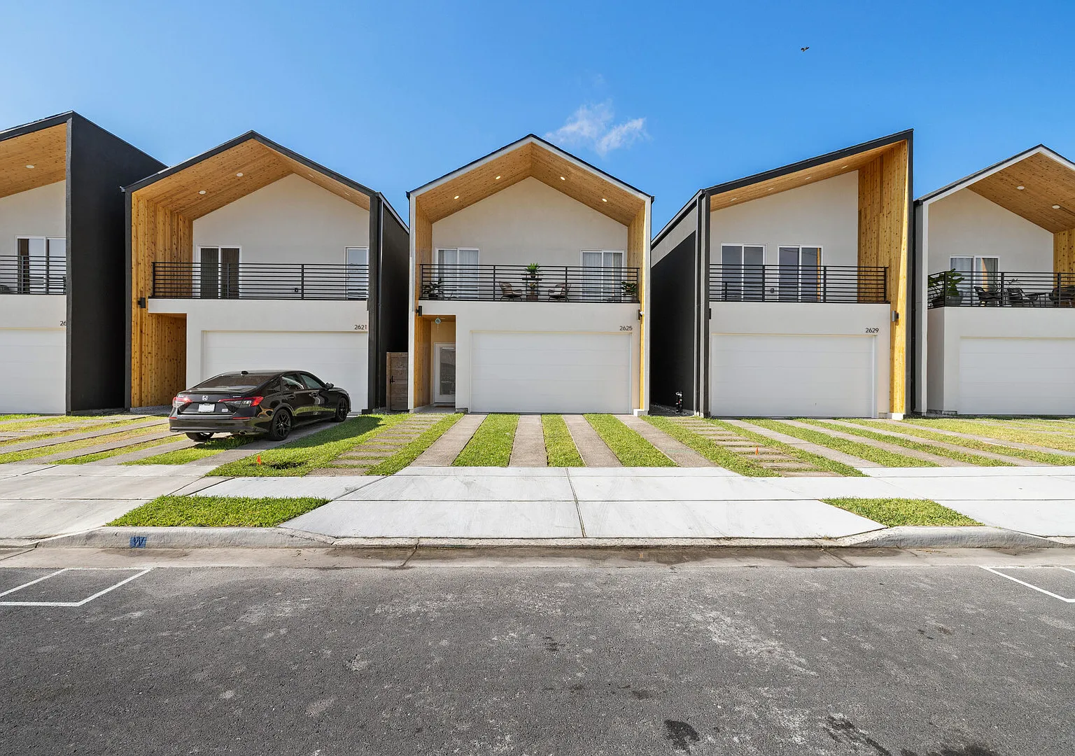 3BD/2.5Baths lovely Townhouse in Mcallen — Photo 2