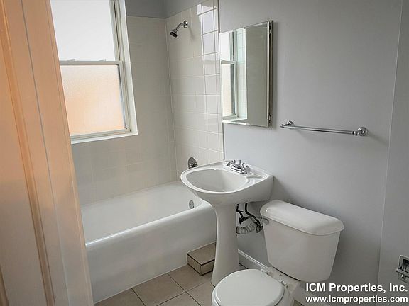 4th image of 3710 N Sheffield Ave #403
