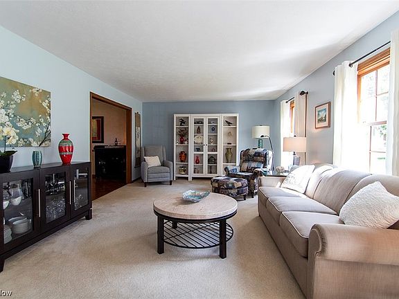 4th image of 426 Rolling Hills Dr
