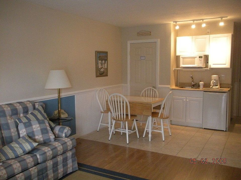 Livingroom - Kitchenette