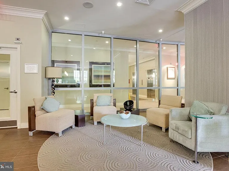 2451 Midtown Ave #16 — Photo 32