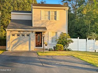10 Cooks Ct, Waterford, NY 12188