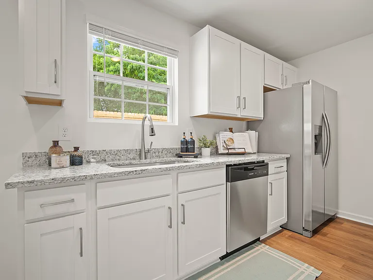 404 Beech St #1 — Photo 6