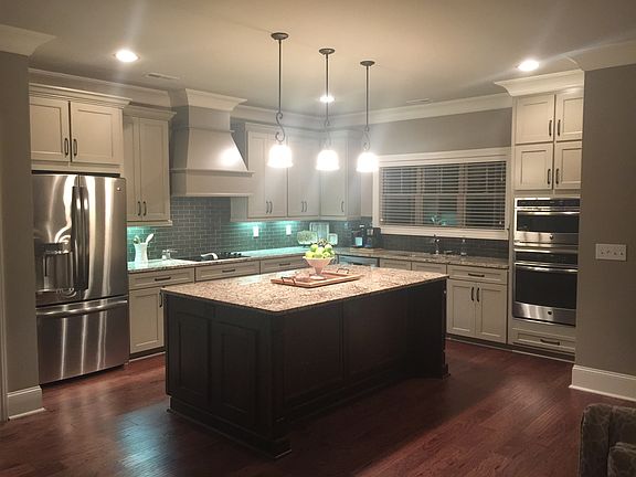 kitchen w/under cab lighting