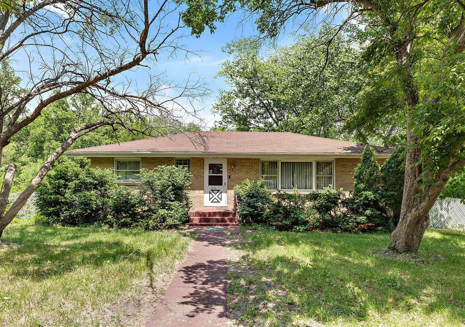 925 Ash Dr, Saint Anne, IL 60964 Zillow