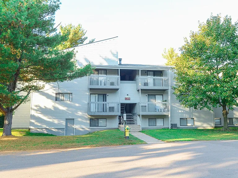 Country Meadow Apartments — Photo 23