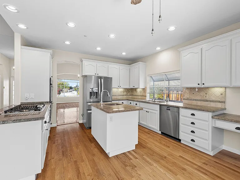 560 Diana Ave — Photo 19