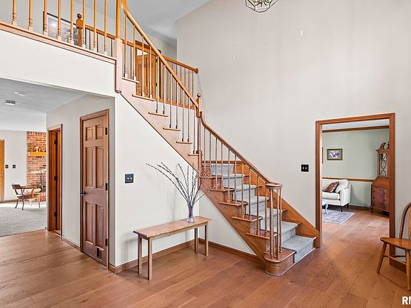 4th image of 2000 Oak Creek Rd