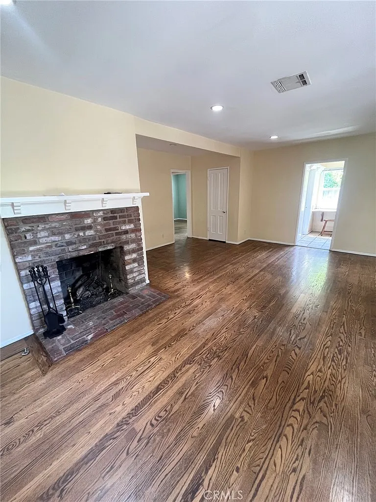 3 bed, 1405 sqft, $5,825 — Photo 4