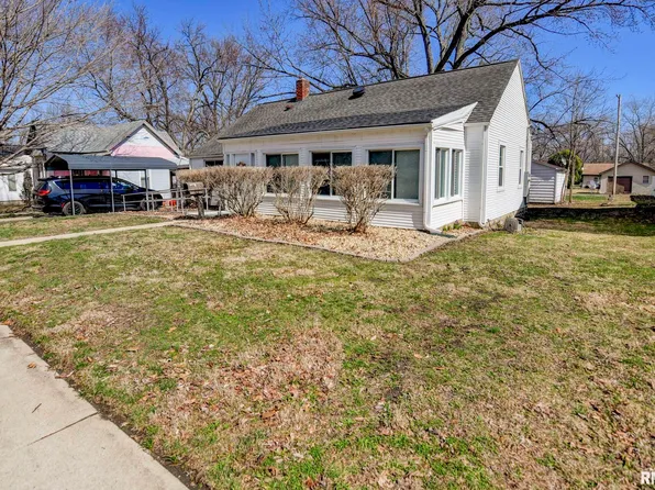 316 N Putnam St, Moweaqua, IL 62550