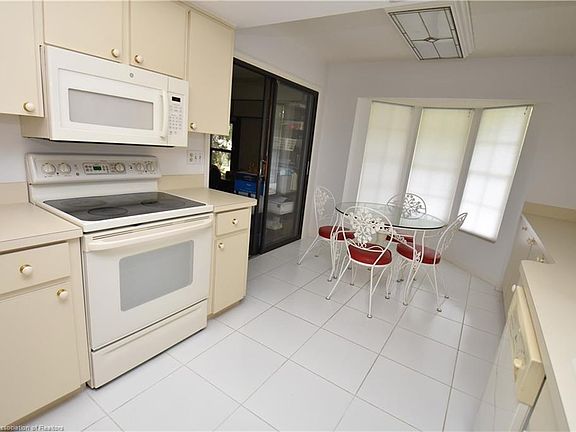 4th image of 22 Hickory Hills Cir