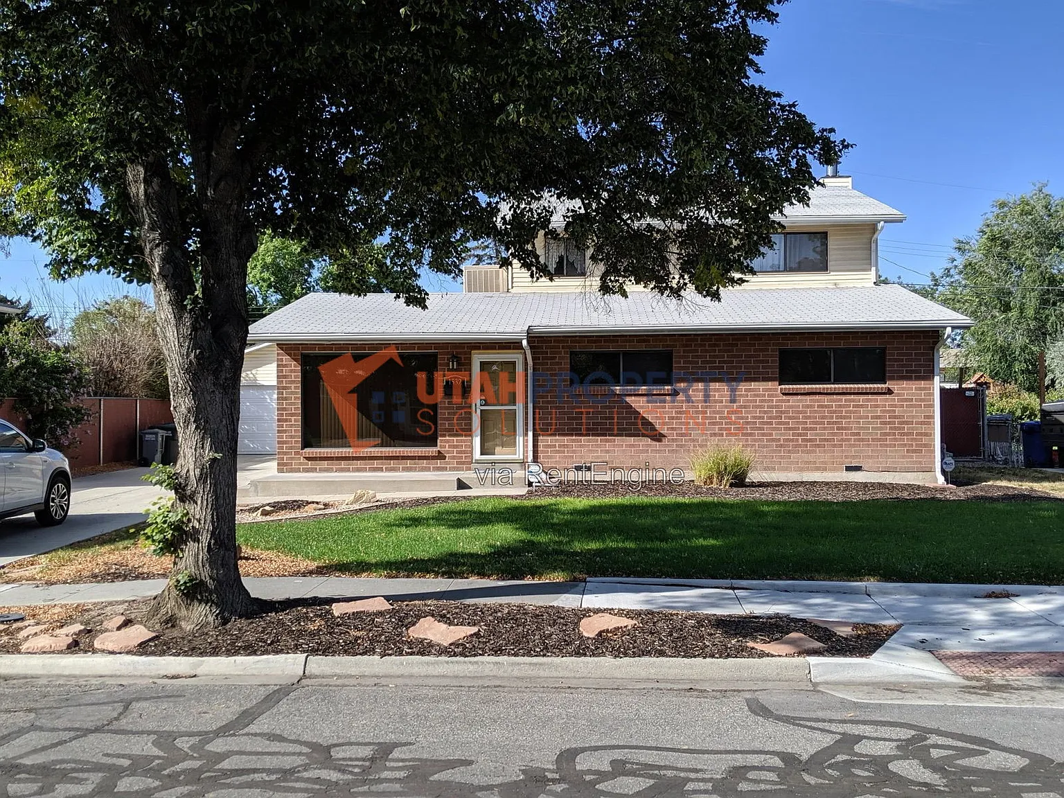 4 bed, 2.0 bath, 2204 sqft, $2,345 — Photo 2