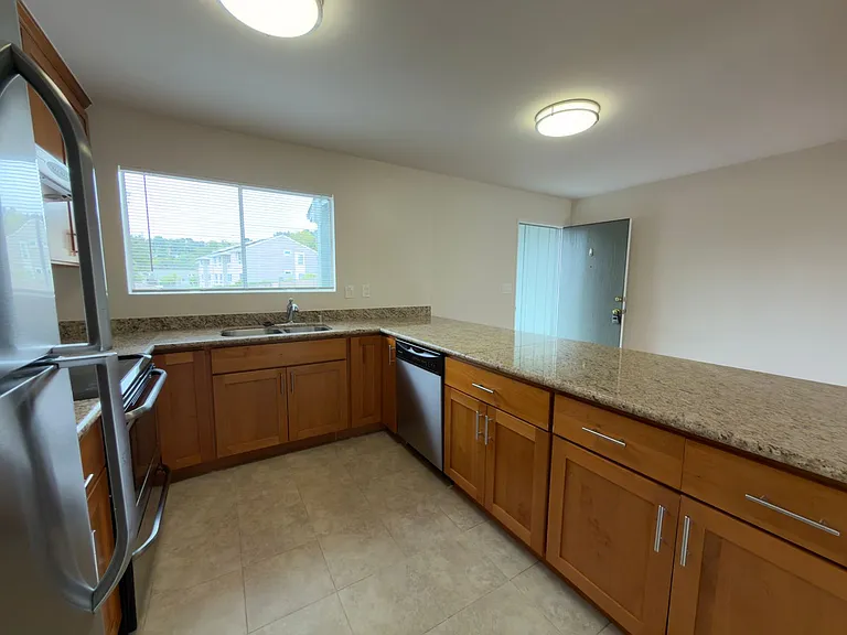 900 Alvarez Ave — Photo 16