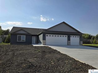 1427 Cullen St, Saint Peter, MN 56082