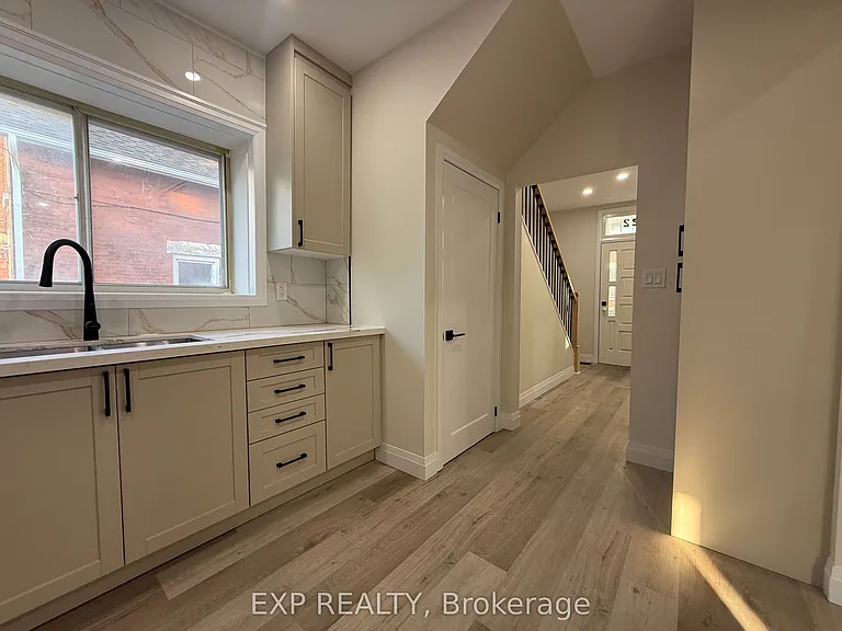 122 Alice St #UPPER — Photo 4