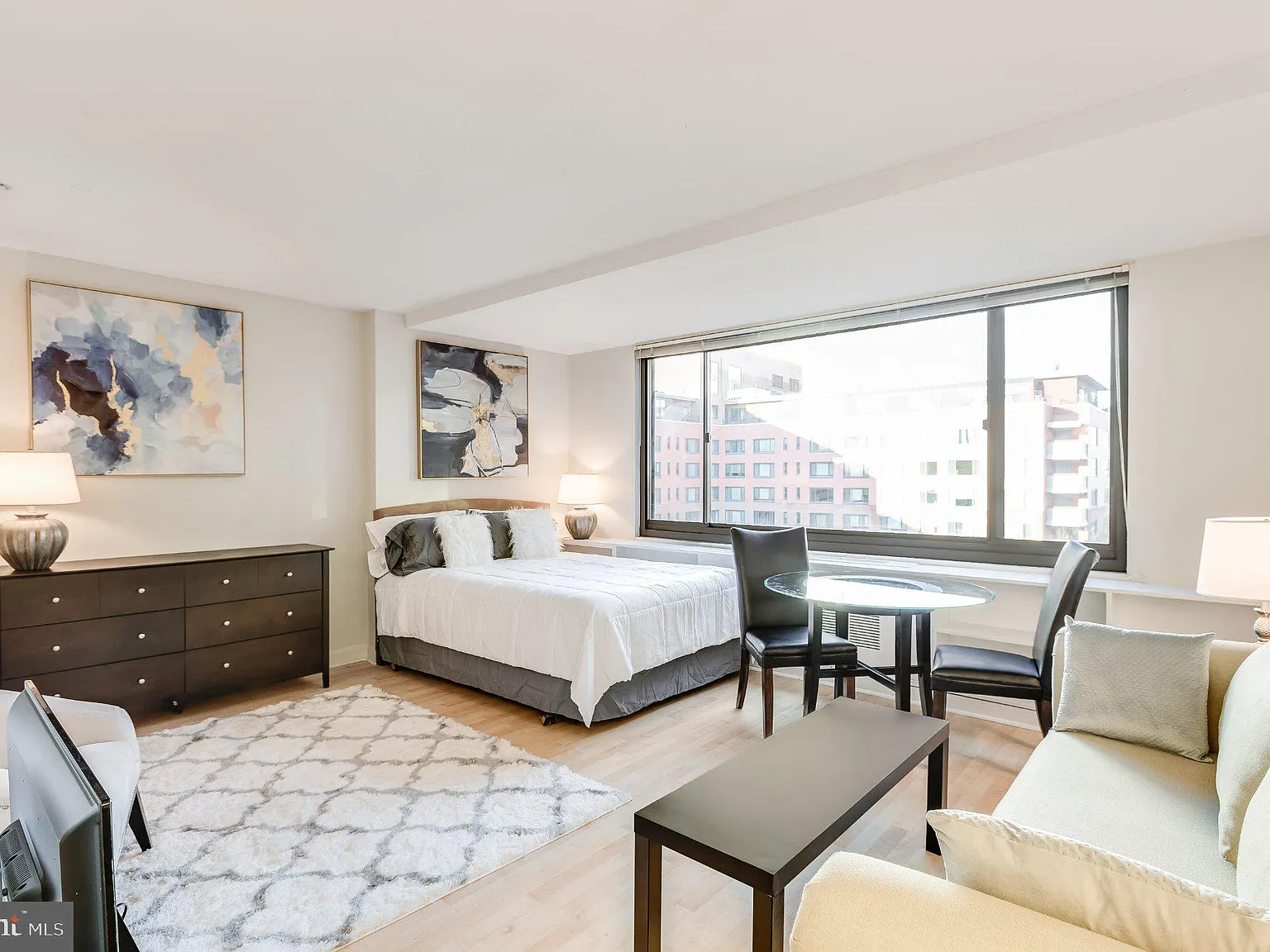 Studio, 1.0 bath, 401 sqft, $1,900 — Photo 1