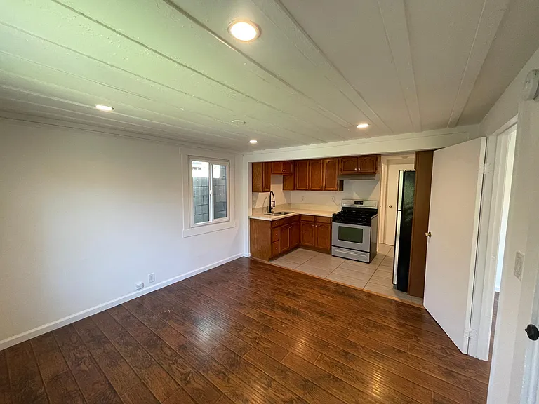 2166 1/2 Echo Park Ave — Photo 8